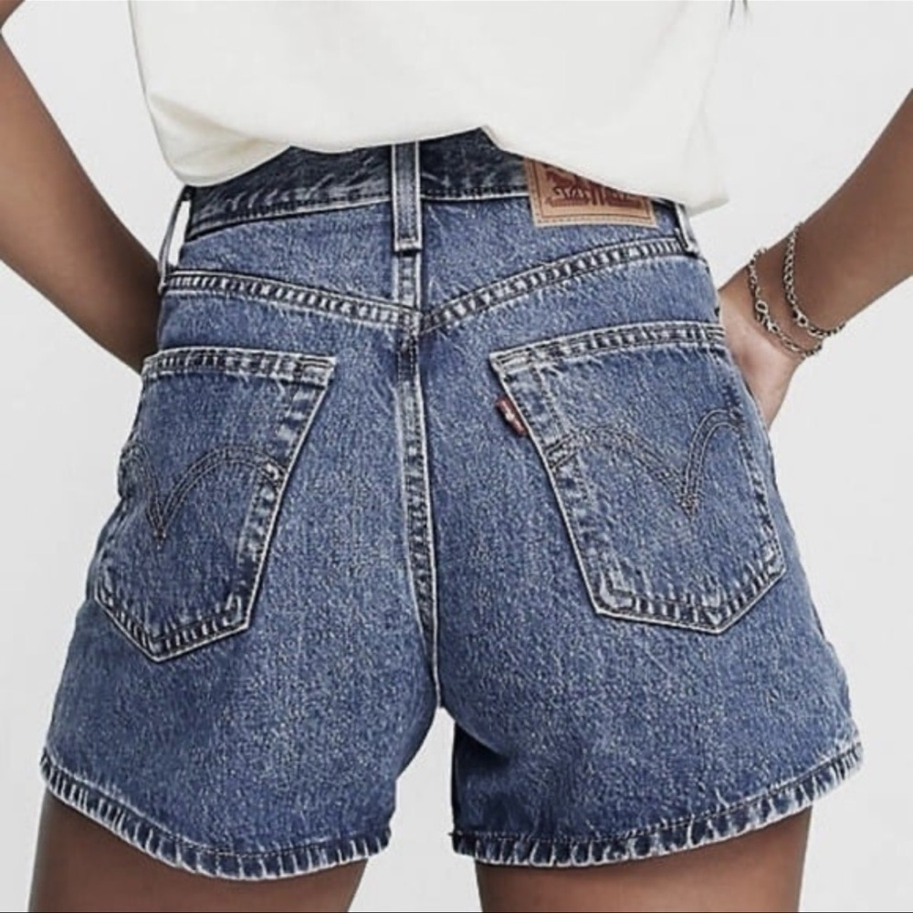 Levi's High Waisted Mom Shorts sz 28